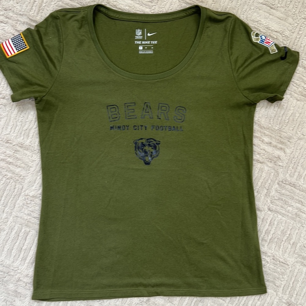 Nike NFL Tee Chicago Bears Salute to Service short sleeve t-shirt, Medium EUC